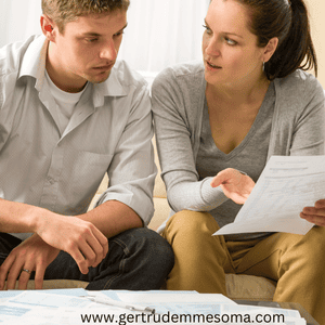 couple-discussing-about-financial-intimacy