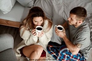 Couple-siping-coffee
