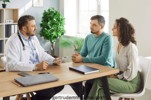 Couple-meeting-with-a-therapist