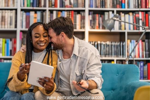 Couple-at-a-bookstore